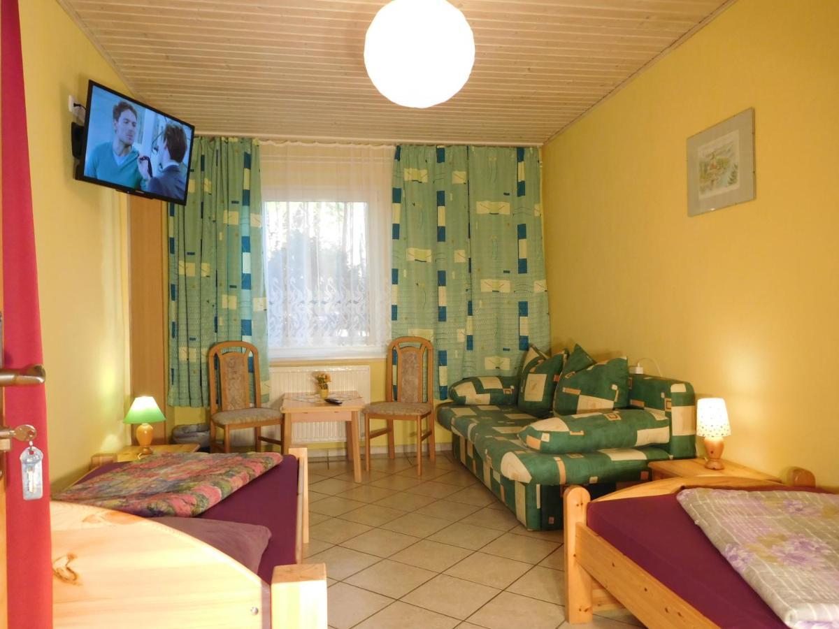Hostel Waldhaus Am Ferienpark Mirow -Zimmer Du Wc Экстерьер фото