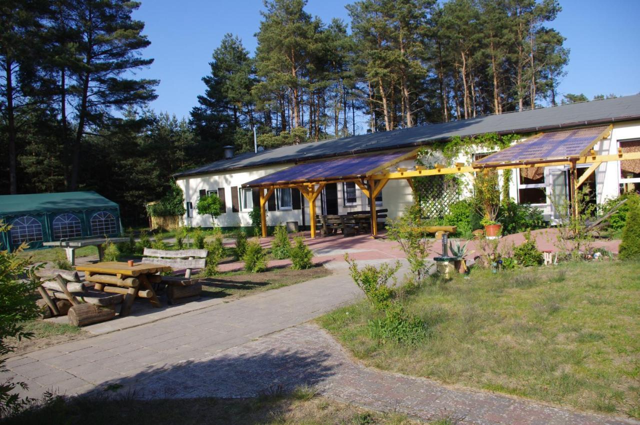 Hostel Waldhaus Am Ferienpark Mirow -Zimmer Du Wc Экстерьер фото