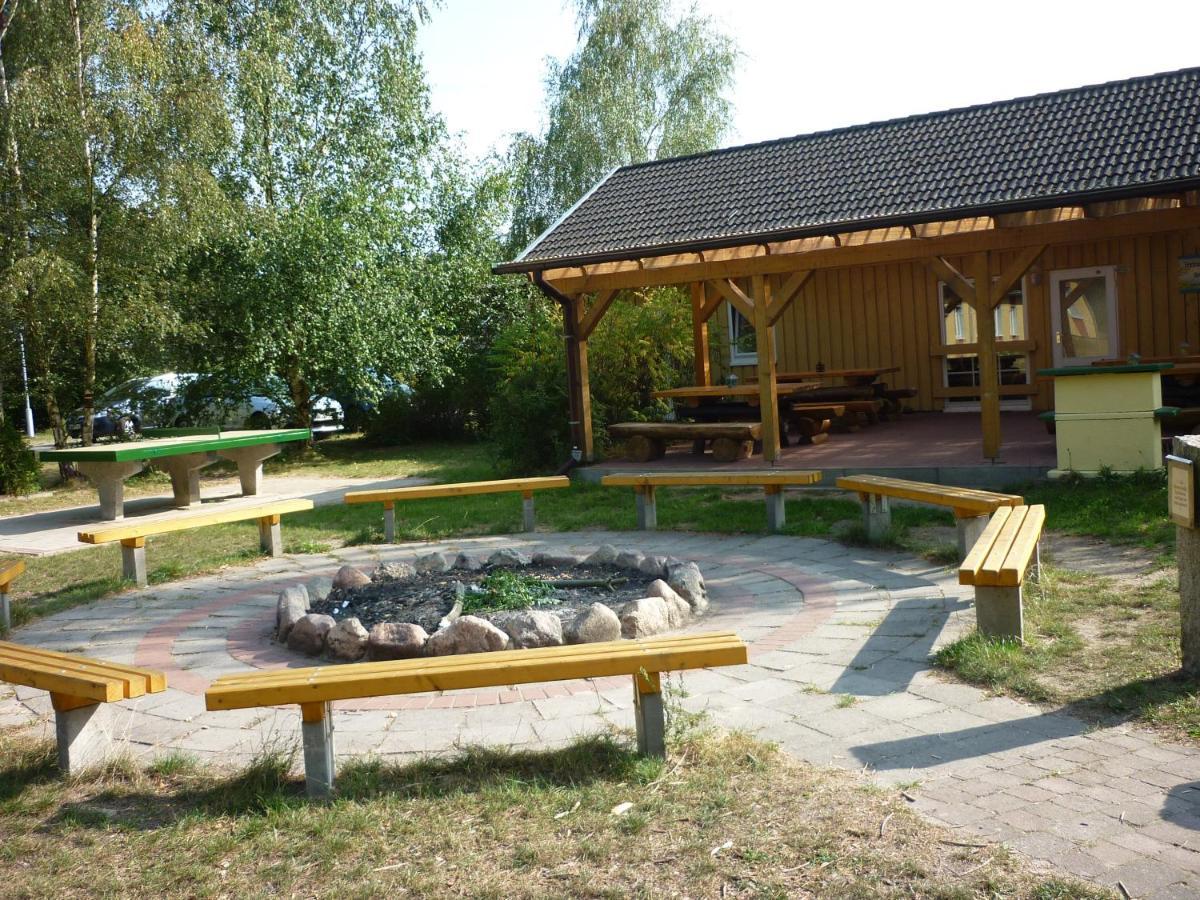 Hostel Waldhaus Am Ferienpark Mirow -Zimmer Du Wc Экстерьер фото