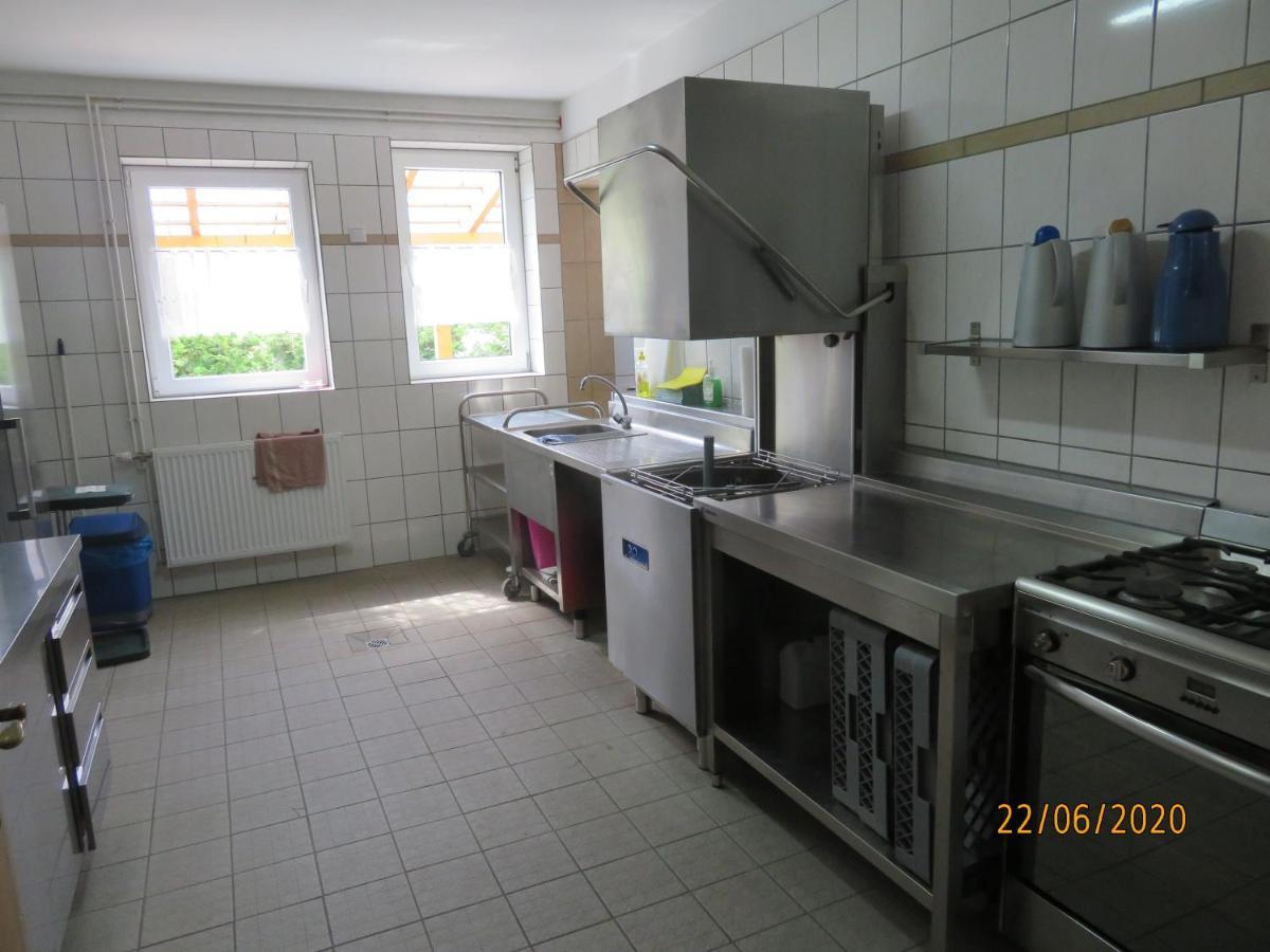 Hostel Waldhaus Am Ferienpark Mirow -Zimmer Du Wc Экстерьер фото