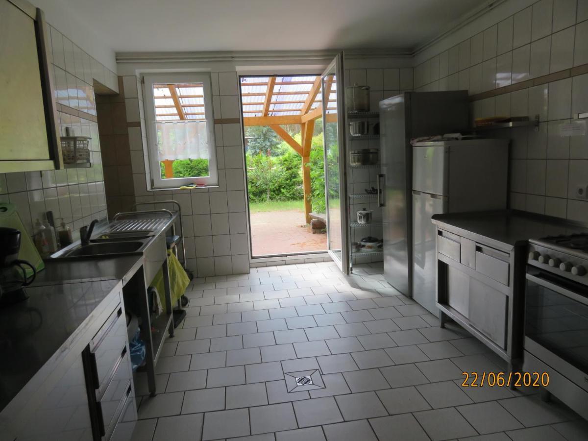 Hostel Waldhaus Am Ferienpark Mirow -Zimmer Du Wc Экстерьер фото