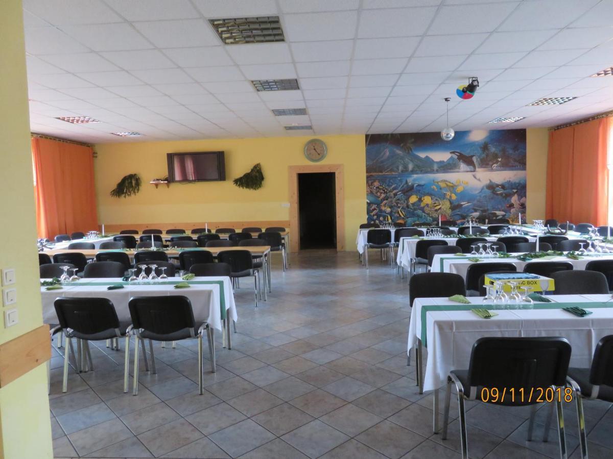 Hostel Waldhaus Am Ferienpark Mirow -Zimmer Du Wc Экстерьер фото