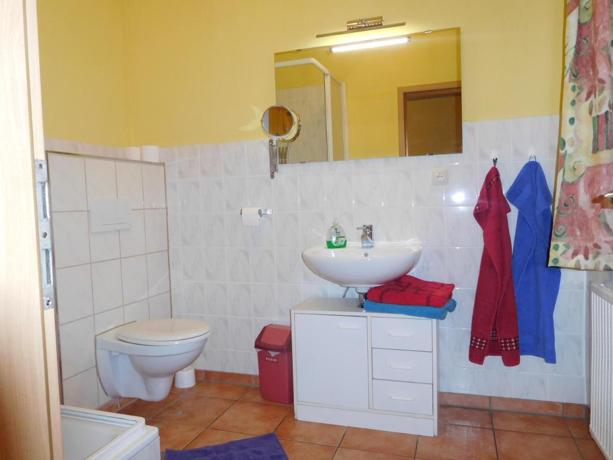 Hostel Waldhaus Am Ferienpark Mirow -Zimmer Du Wc Экстерьер фото