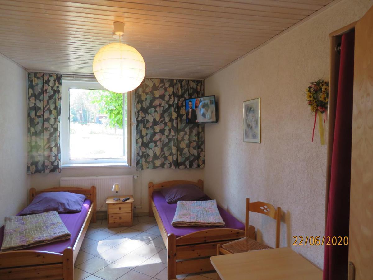 Hostel Waldhaus Am Ferienpark Mirow -Zimmer Du Wc Экстерьер фото