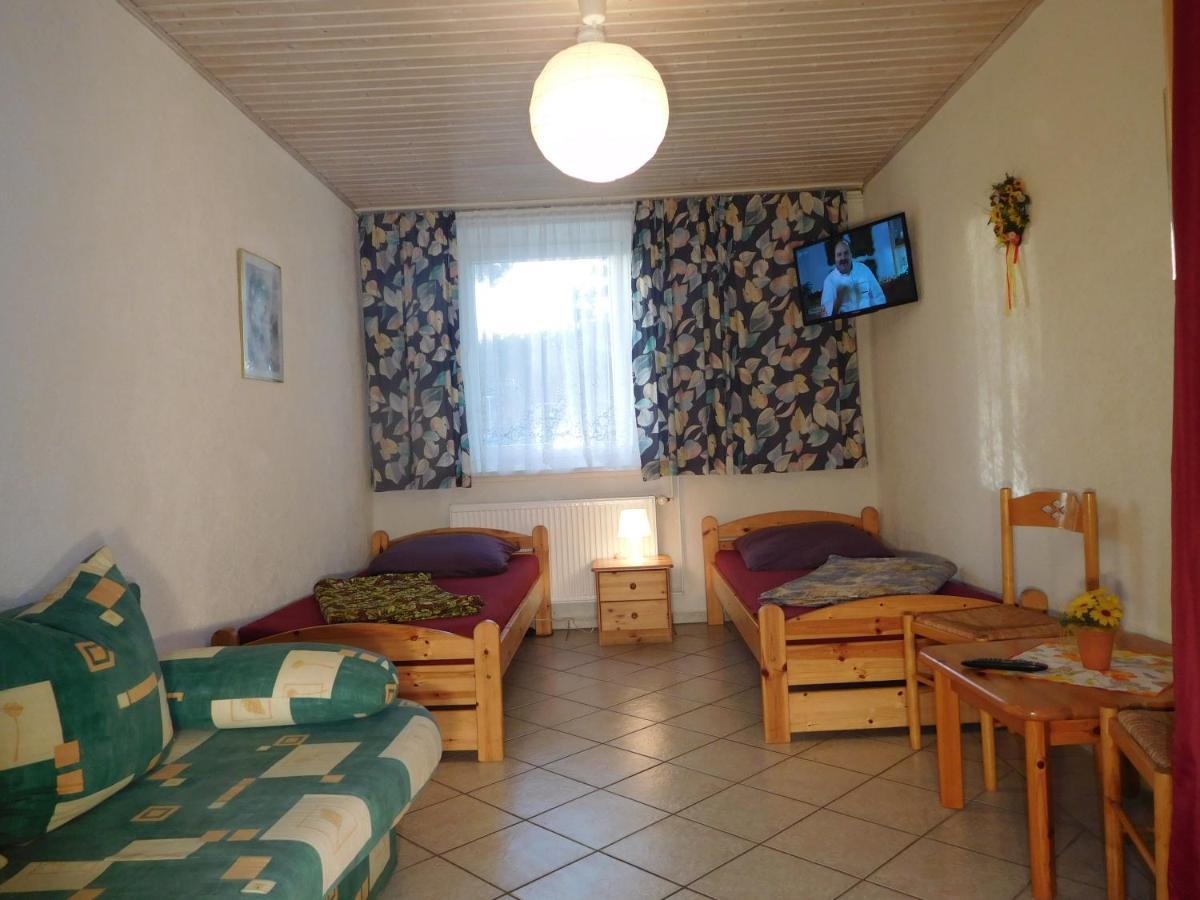 Hostel Waldhaus Am Ferienpark Mirow -Zimmer Du Wc Экстерьер фото