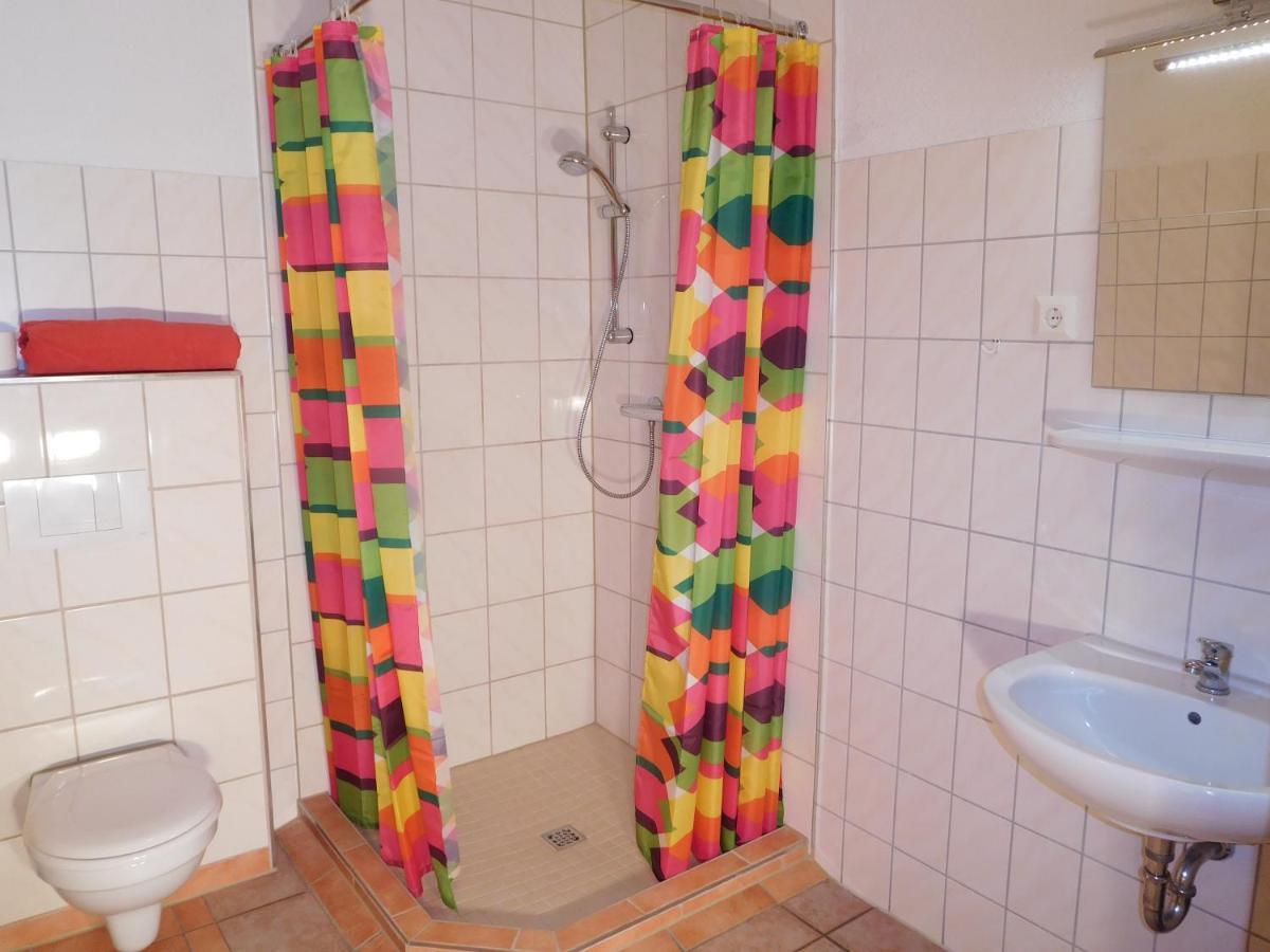 Hostel Waldhaus Am Ferienpark Mirow -Zimmer Du Wc Экстерьер фото